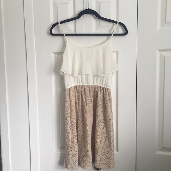 🌟 $10 DEAL! Forever 21 | Cream and Tan Lace Dress - Picture 1 of 4